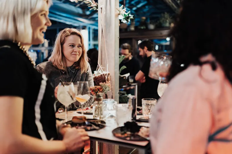 Going Out With a Crew: How to Pick Venues That Won't Wreck the Night